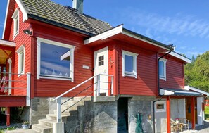 Exterior - 3 bedroom stunning home in Fiksdal (Fiksdal)