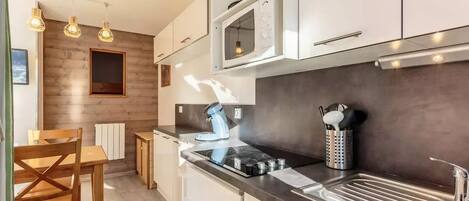 Refrigerador, microondas, lavavajillas, cafetera/tetera