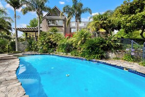 حمّام سباحة خارجي