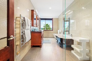 منزل - برواق - منظر للحديقة | حمام | مستلزمات مجانية للعناية الشخصية، مجففات شعر، مناشف، صابون