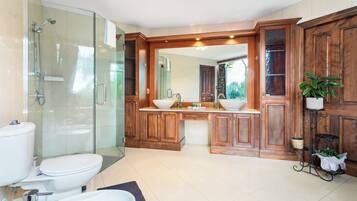 House, Patio, Garden View | Bilik Mandi | Kelengkapan dandanan diri percuma, pengering rambut, tuala disediakan