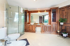 House, Patio, Garden View | Bathroom | Free toiletries, hair dryer, towels, soap - Countryside Zen Estate - Views and Pool (Whitford)