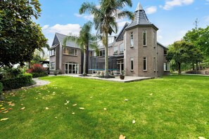 Garden - Countryside Zen Estate - Views and Pool (Whitford)