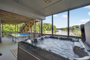 Outdoor dining - On The Rocks-Sleeps 17, 2 Master Suites, + More! (Milledgeville)