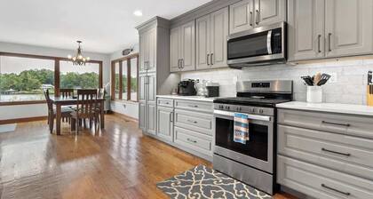 On The Rocks-Sleeps 17, 2 Master Suites, + More!