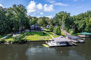 Exterior - On The Rocks-Sleeps 17, 2 Master Suites, + More! (Milledgeville)