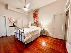 3 bedrooms, in-room safe, desk, WiFi