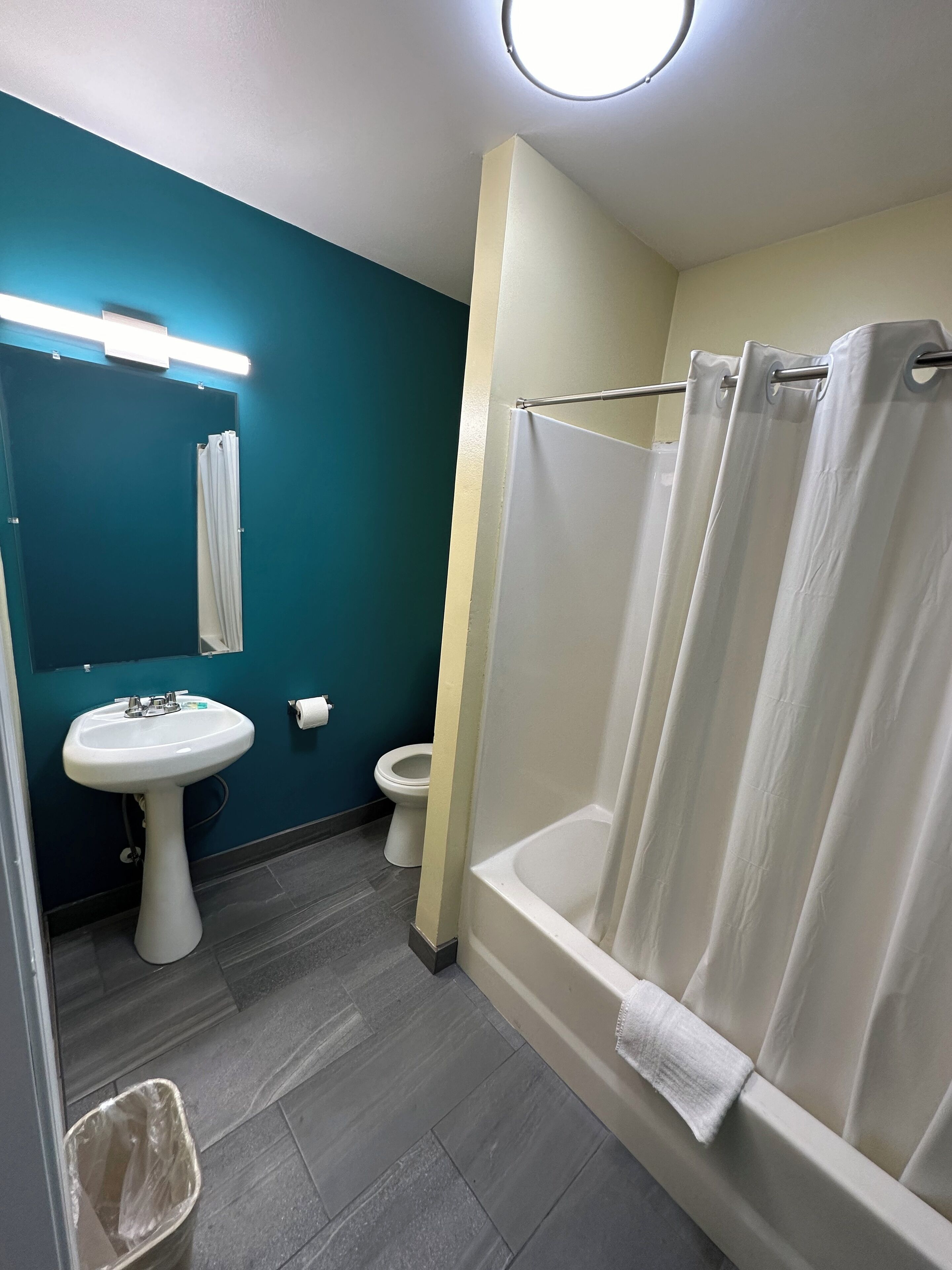 Junior Room, 2 Double Beds, Non Smoking | Bathroom