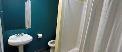 Junior Room, 2 Double Beds, Non Smoking | Bathroom