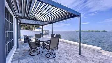 تناول الطعام بالخارج