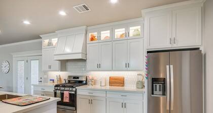 Amarillo Home w/ Hot Tub, 7 Mi to Wolflin Square!