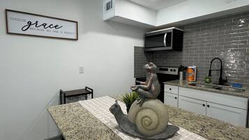 Frigorífic, microones, forn i placa de cuina