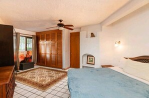 1 slaapkamer, een strijkplank/strijkijzer, wifi, beddengoed