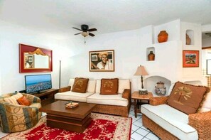 Smart TV - Toro 1 at Oro y Azul, location 5 minutes walk from most famous beach in Cabo! (Cabo San Lucas)