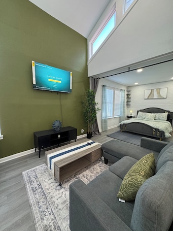 DT Dallas l 2BD COZY ABODE l 5 Min from Love Field