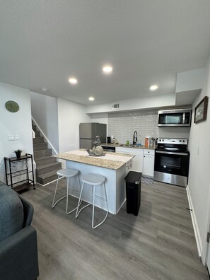 Private kitchen - DT Dallas l 2BD COZY ABODE l 5 Min from Love Field (Dallas)