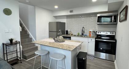 DT Dallas l 2BD COZY ABODE l 5 Min from Love Field