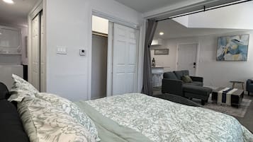 2 bedrooms, iron/ironing board, WiFi, bed sheets