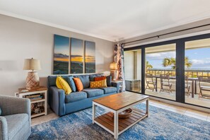 Living area - Oceanfront condo w 2 pools, private balcony & beach access. Short walk to The Ritz-Carlton (Amelia Island)