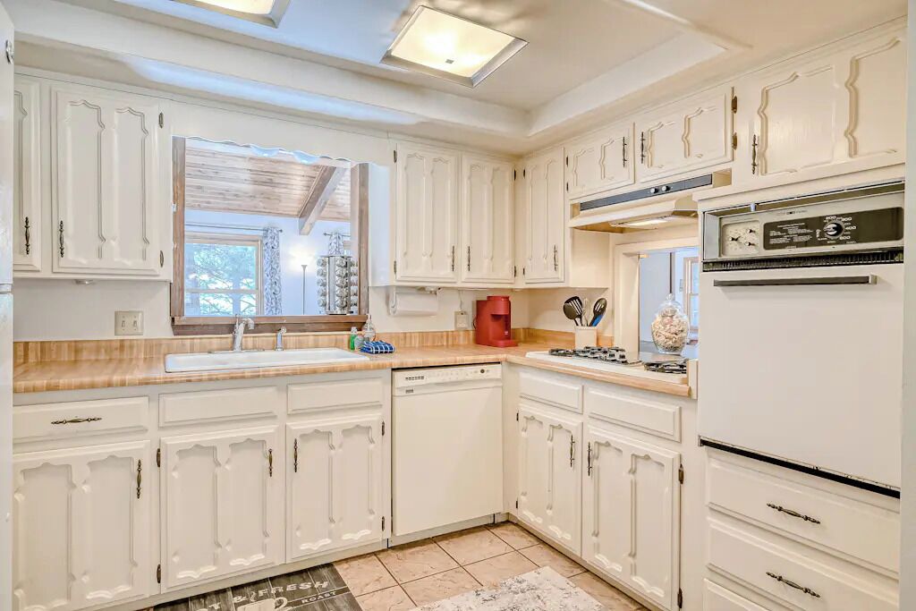 ثلاجة، ميكروويف، فرن، موقد طهي مسطح