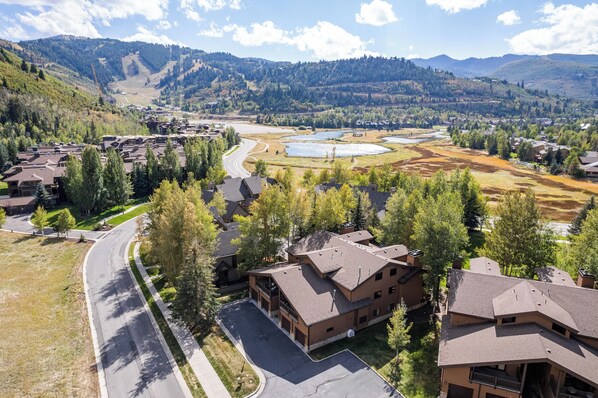 A residential area with houses, roads, and a river.