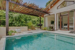 Outdoor pool - NOUR Villas (Belmopan)