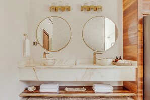 Luxury Villa, Private Pool, Mountain View | Bathroom