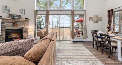 🌅 Shoreline Chalet – Wow Lake Michigan Views | Beach Access | Very Pet Friendly ➠ 18396