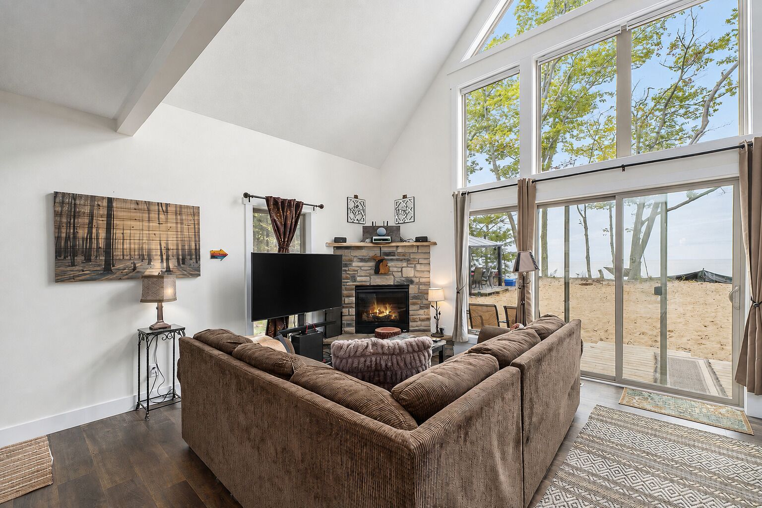 TV, fireplace, stereo