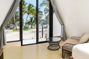 Suite Studio Luxe, 1 trÚs grand lit, vue mer, en front de plage | 1 chambre, literie de qualité supérieure, surmatelas