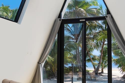 Suite estudio de lujo, 1 cama King size, vista al mar, frente al mar | Vista a la playa o el mar
