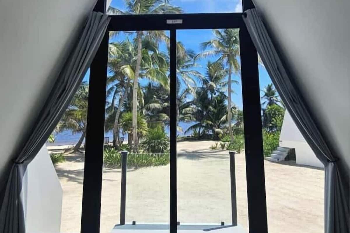 Signature Studio Suite, 1 King Bed, Sea View, Sea Facing | Premium bedding, pillowtop beds, in-room safe, soundproofing