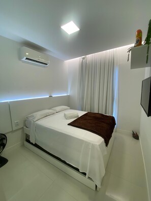 Familienapartment, Mehrere Betten | 1 Schlafzimmer, laptopgeeigneter Arbeitsplatz, Verdunkelungsvorhänge