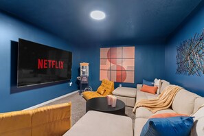 TV connectée, baby-foot, table de tennis de table, livres