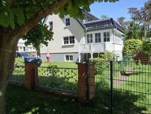 Exterior - Only approx. 300m to the fine sandy beach close to Warnemünde in Markgrafenheide. - (Rostock)