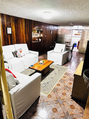 Living area - Lovely 2-bedroom apartment with WiFi in Jose Luis Bustamante (jose luis bustamante)