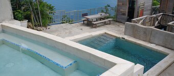 Robinson Crusoe Quartermaster Room