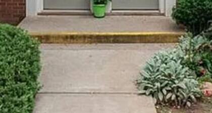 Charming 1-bedroom apartment with WiFi, AC in lovely Edison