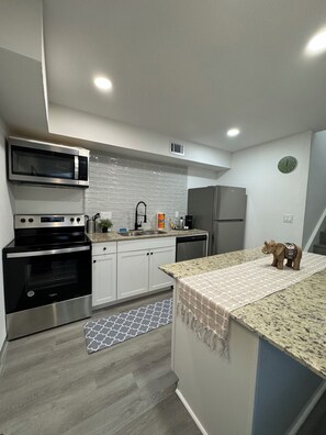 Private kitchen - DT Dallas 2BD COZY GEM 5 Min from Love Field (Dallas)