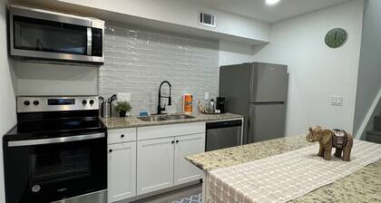 DT Dallas 2BD COZY GEM 5 Min from Love Field