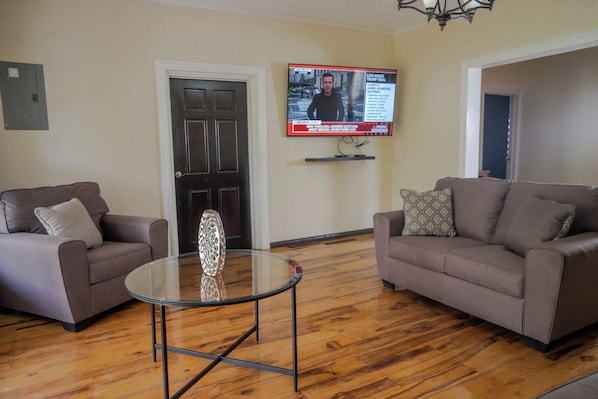 Smart TV - North Ritz Villa - 2 Bedroom Apartment on the Second Floor (Ocho Rios, Draxhall, St. Ann)