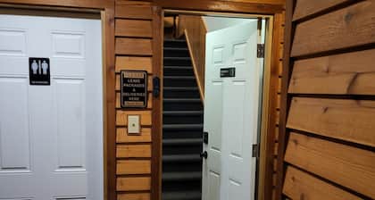 Cozy apartment in delightful Brown City with WiFi, AC