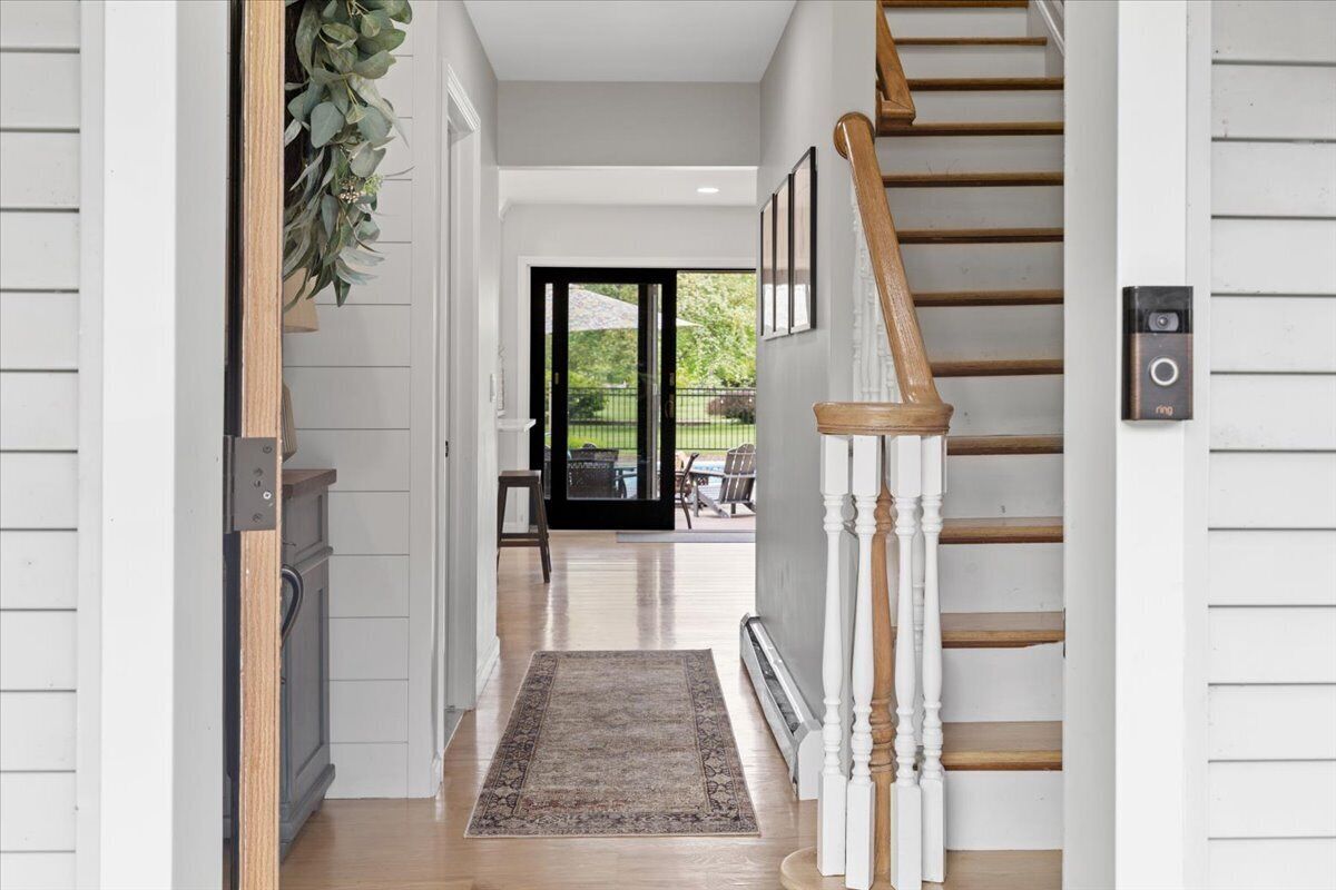 5 bedrooms, desk, iron/ironing board, travel cot