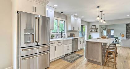 Serene Hudson Valley Escape in Historic Montgomery with Hottub,Pool,King Suite