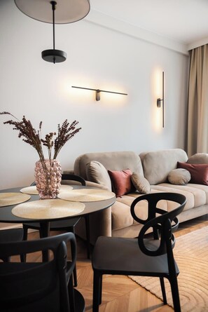 TV - Remarkable City Centre Apartment (Warszawa)