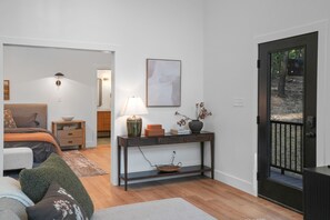 1 bedroom, free WiFi, bed sheets - Ridgeview | Hocking Hills, Luxury Cabin, Hot Tub (Rockbridge)