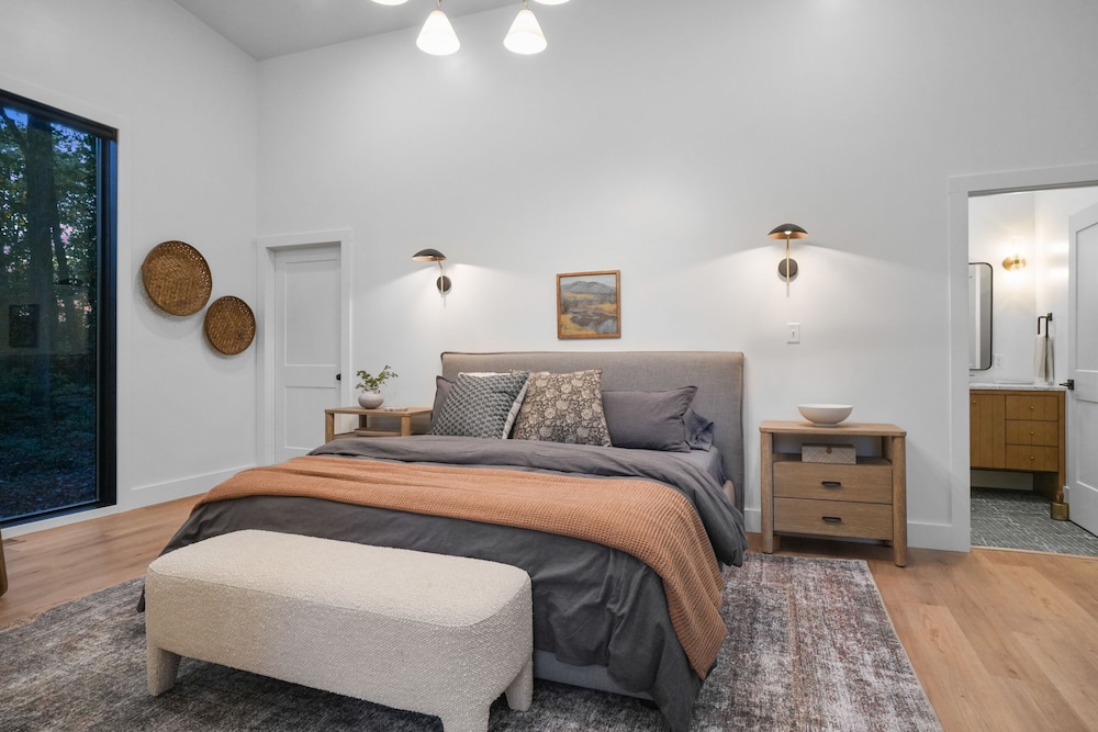 Ridgeview | Large Glass Windows | Modern - Hocking County | Vrbo