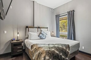2 bedrooms, iron/ironing board, travel crib, free WiFi - Cozy Corner Condo w/ Deck (Canmore)