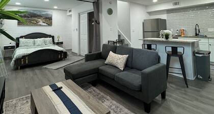 DT Dallas 2BD COZY ABODE 5 Min from Love Field