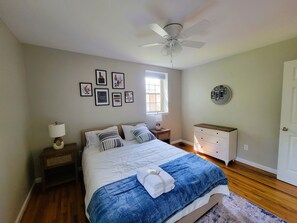 2 chambres, fer et planche à repasser, lit parapluie, Wi-Fi gratuit